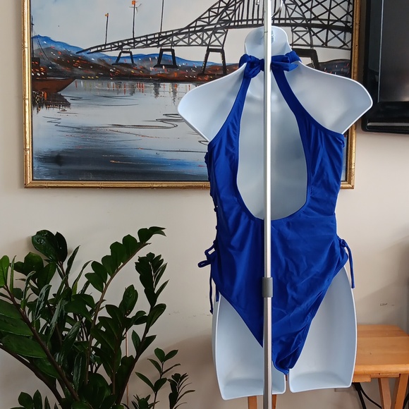 Halter Top Women's One Piece Swimsuit Size Large New - Picture 2 of 4